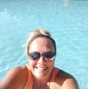 Meet your Posher, Angie